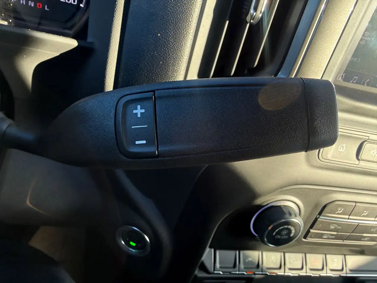 Chevrolet Silverado 1500 photo Chevrolet Silverado 1500