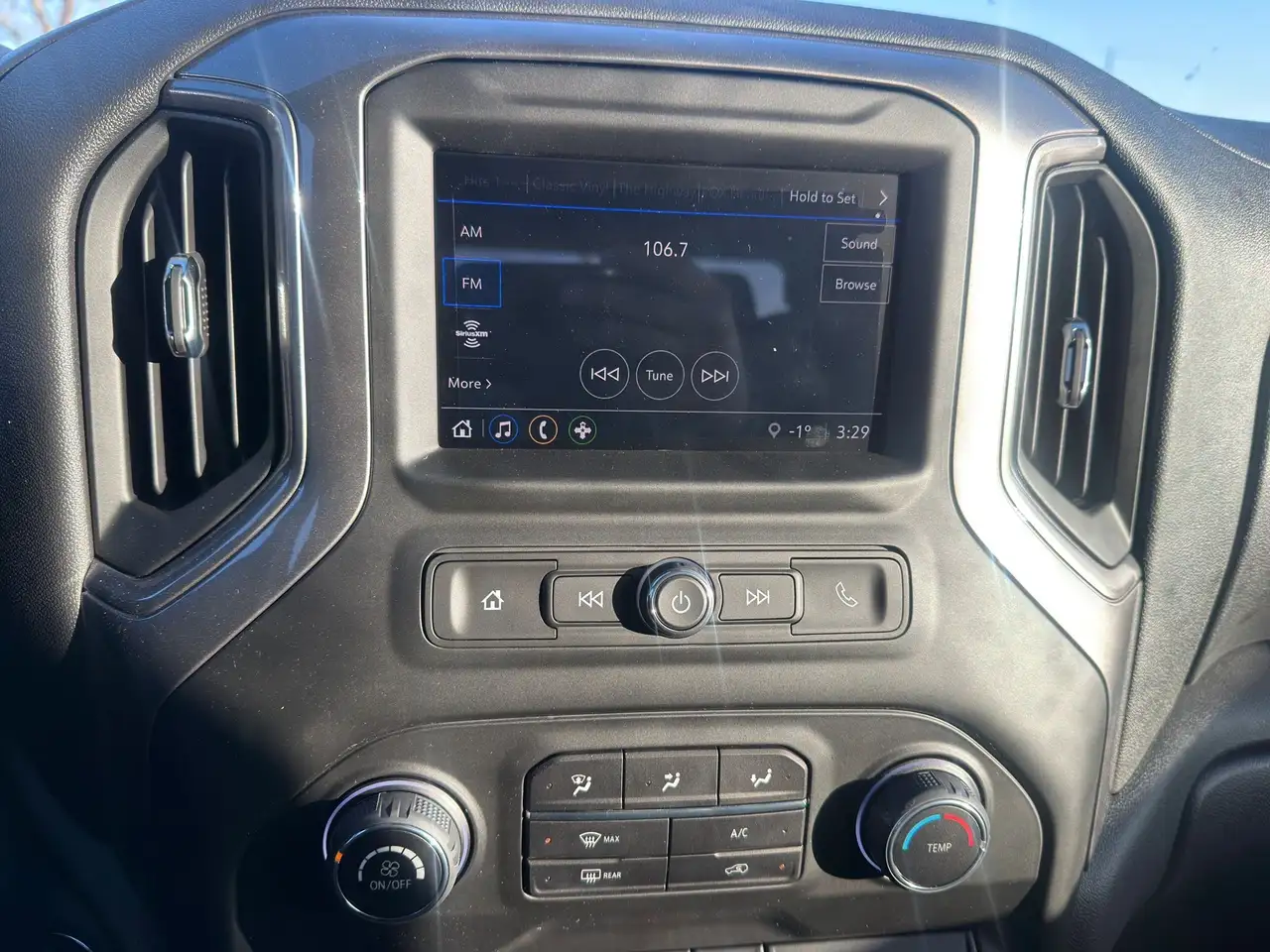 Chevrolet Silverado 1500 photo Chevrolet Silverado 1500