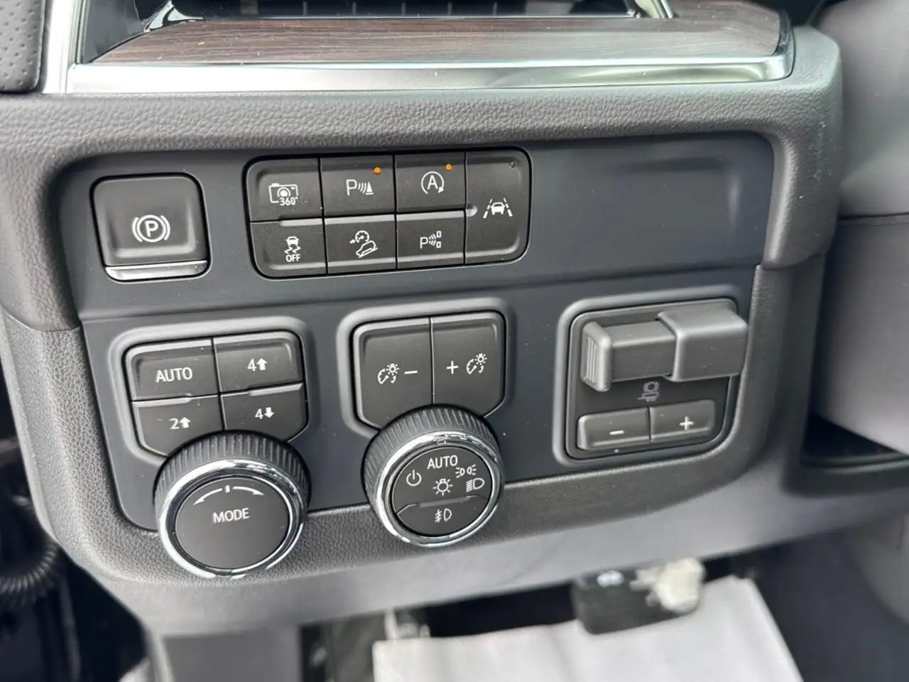 Chevrolet Tahoe photo Chevrolet Tahoe
