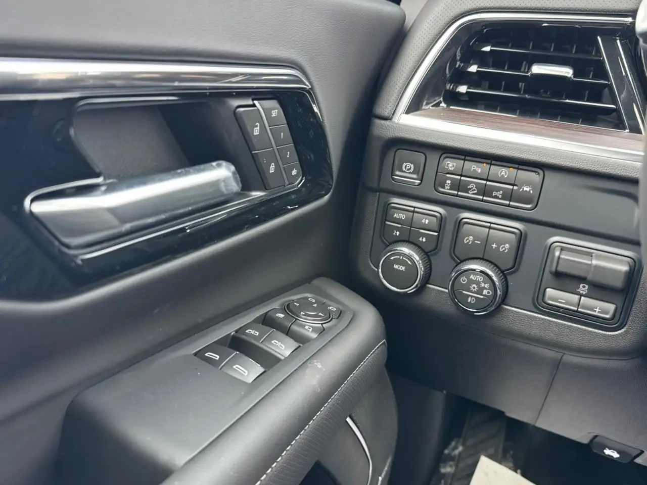 Chevrolet Tahoe photo Chevrolet Tahoe