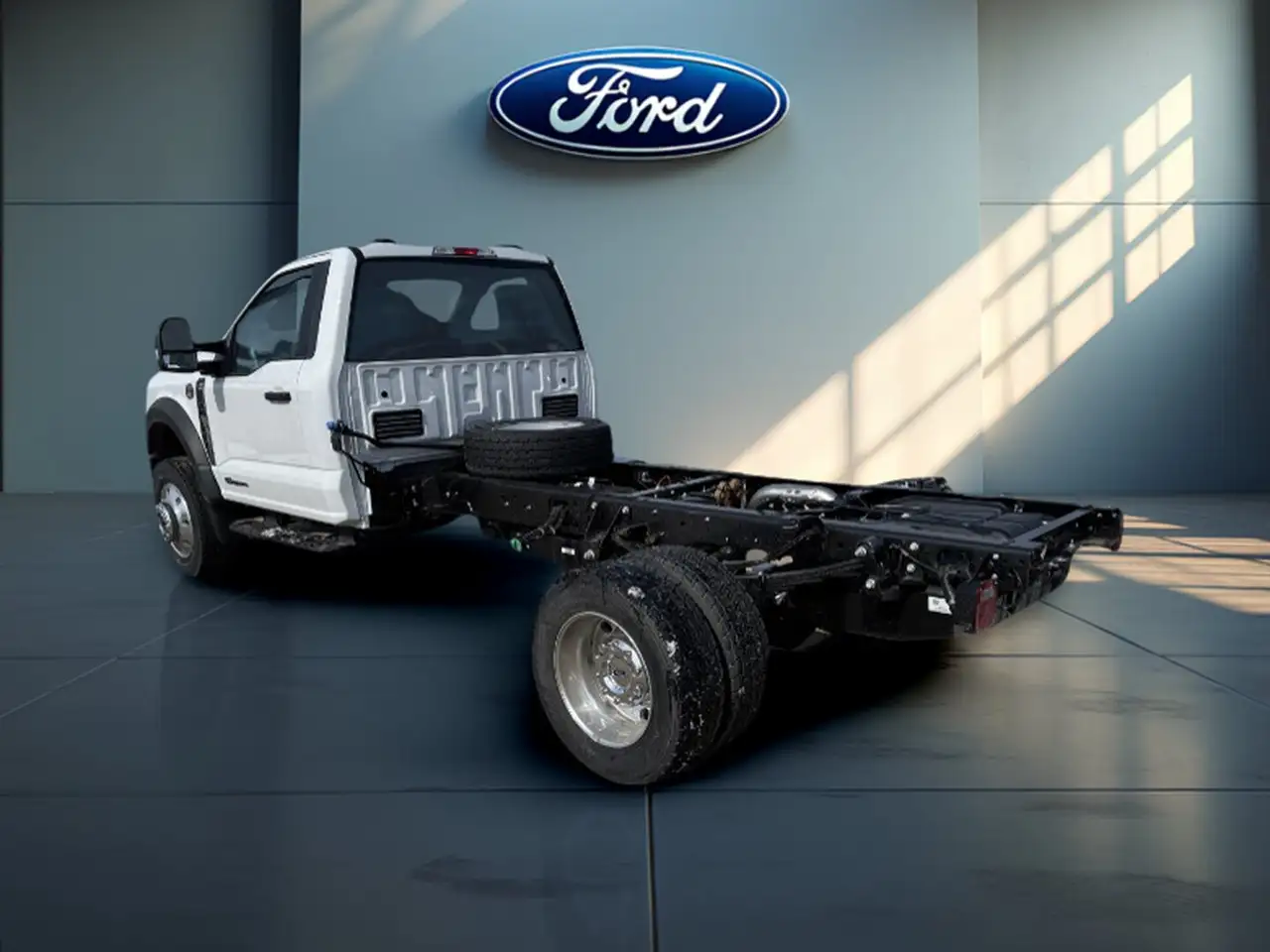 Ford F-600 Super Duty снимка Ford F-600 Super Duty