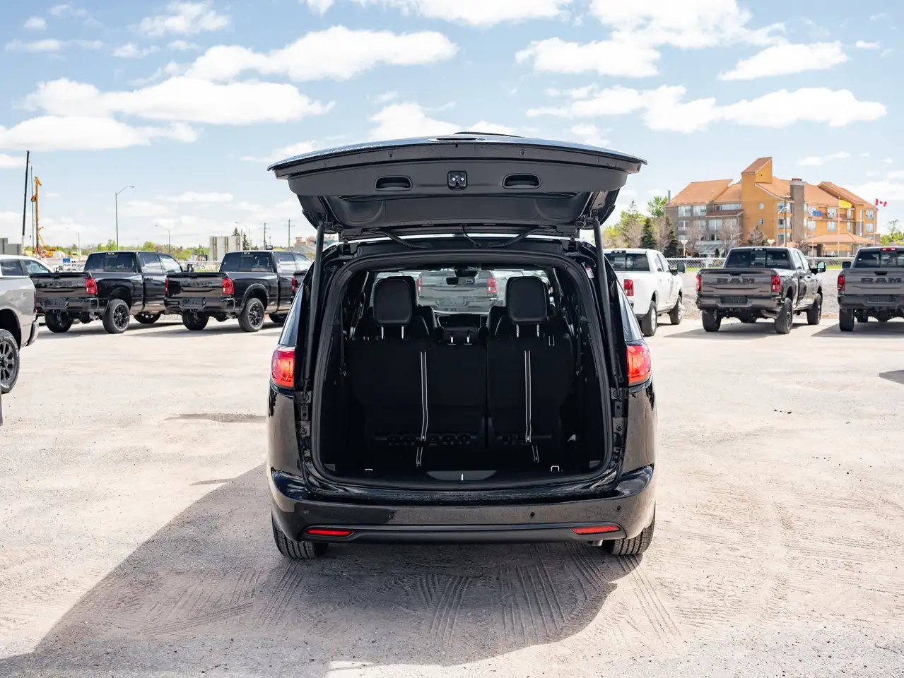 Chrysler Grand Caravan снимка Chrysler Grand Caravan