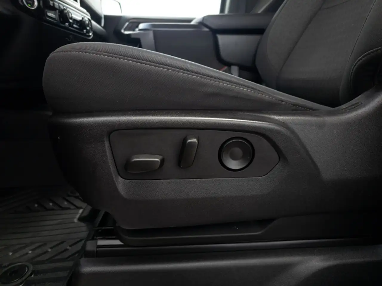 Chevrolet Silverado 1500 снимка Chevrolet Silverado 1500