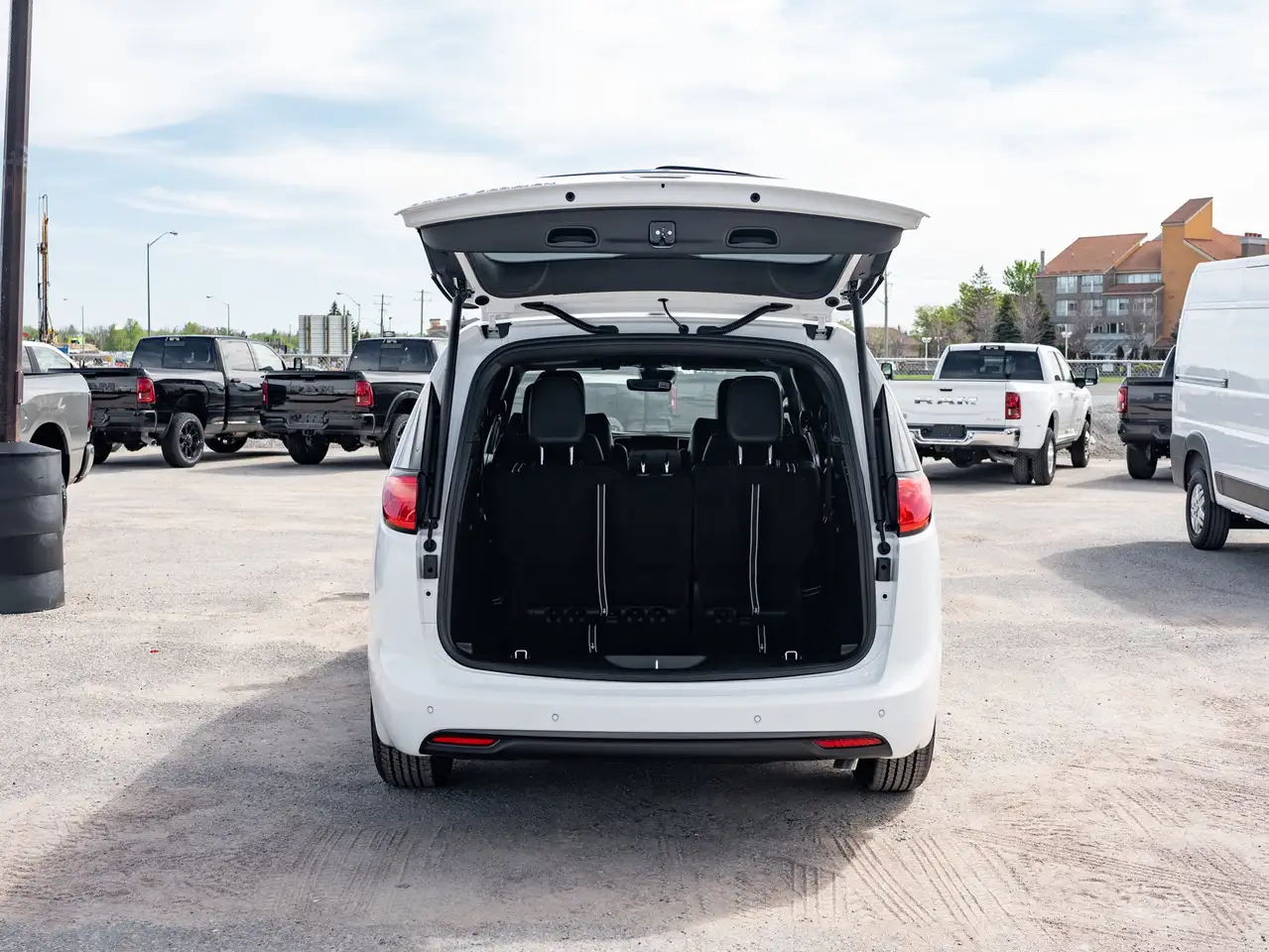 Chrysler Grand Caravan photo Chrysler Grand Caravan