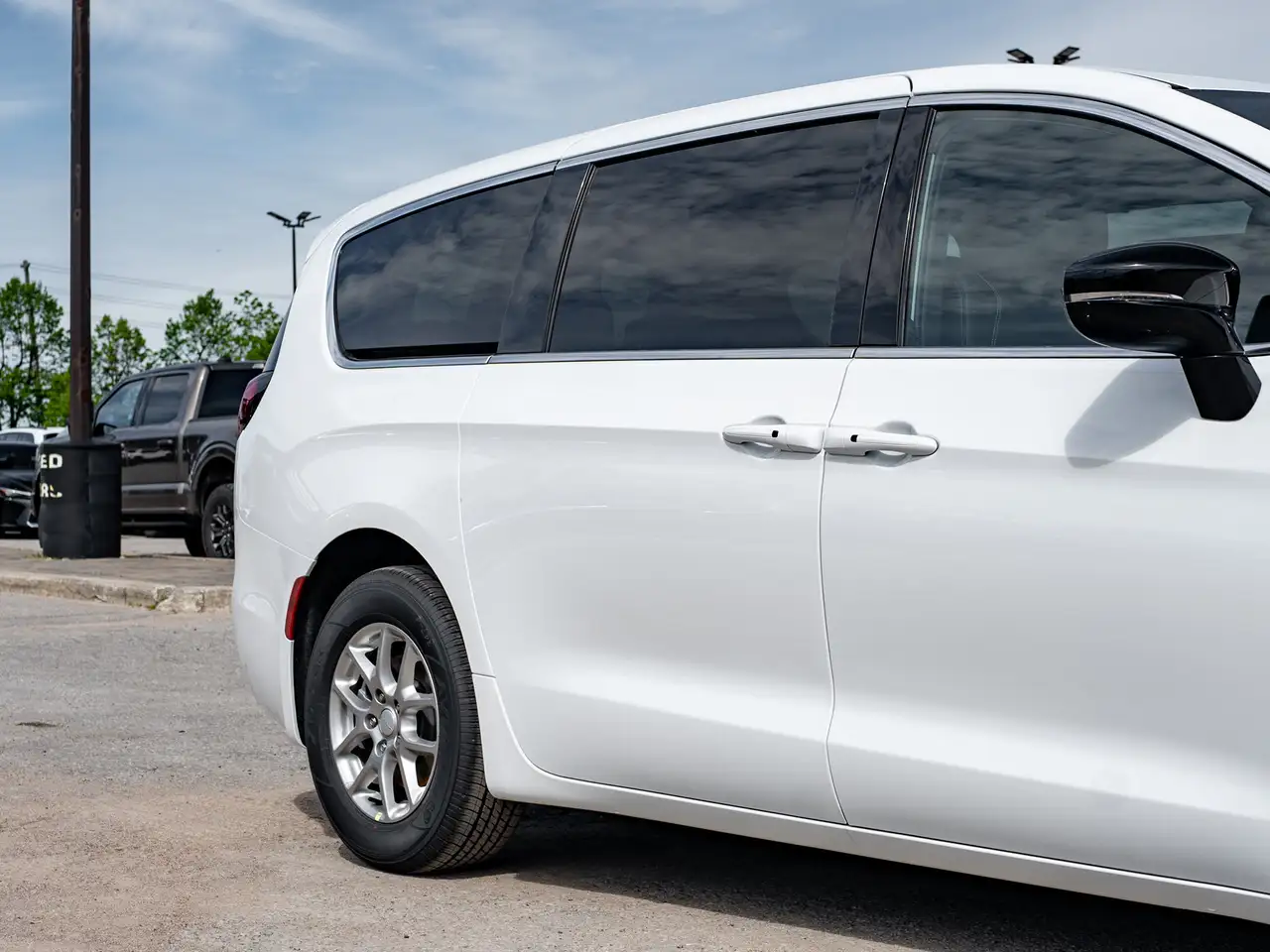 Chrysler Grand Caravan photo Chrysler Grand Caravan