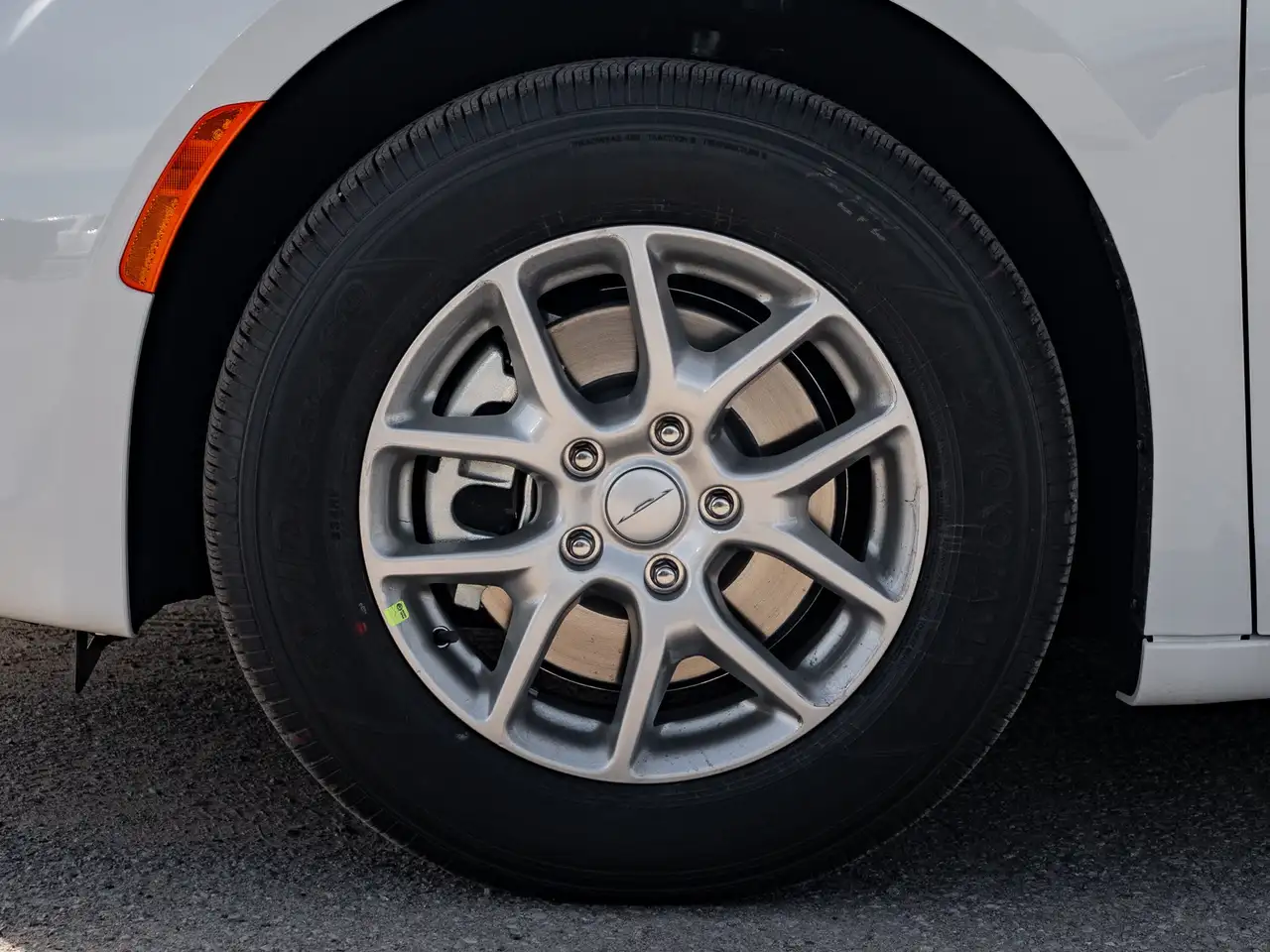 Chrysler Grand Caravan photo Chrysler Grand Caravan