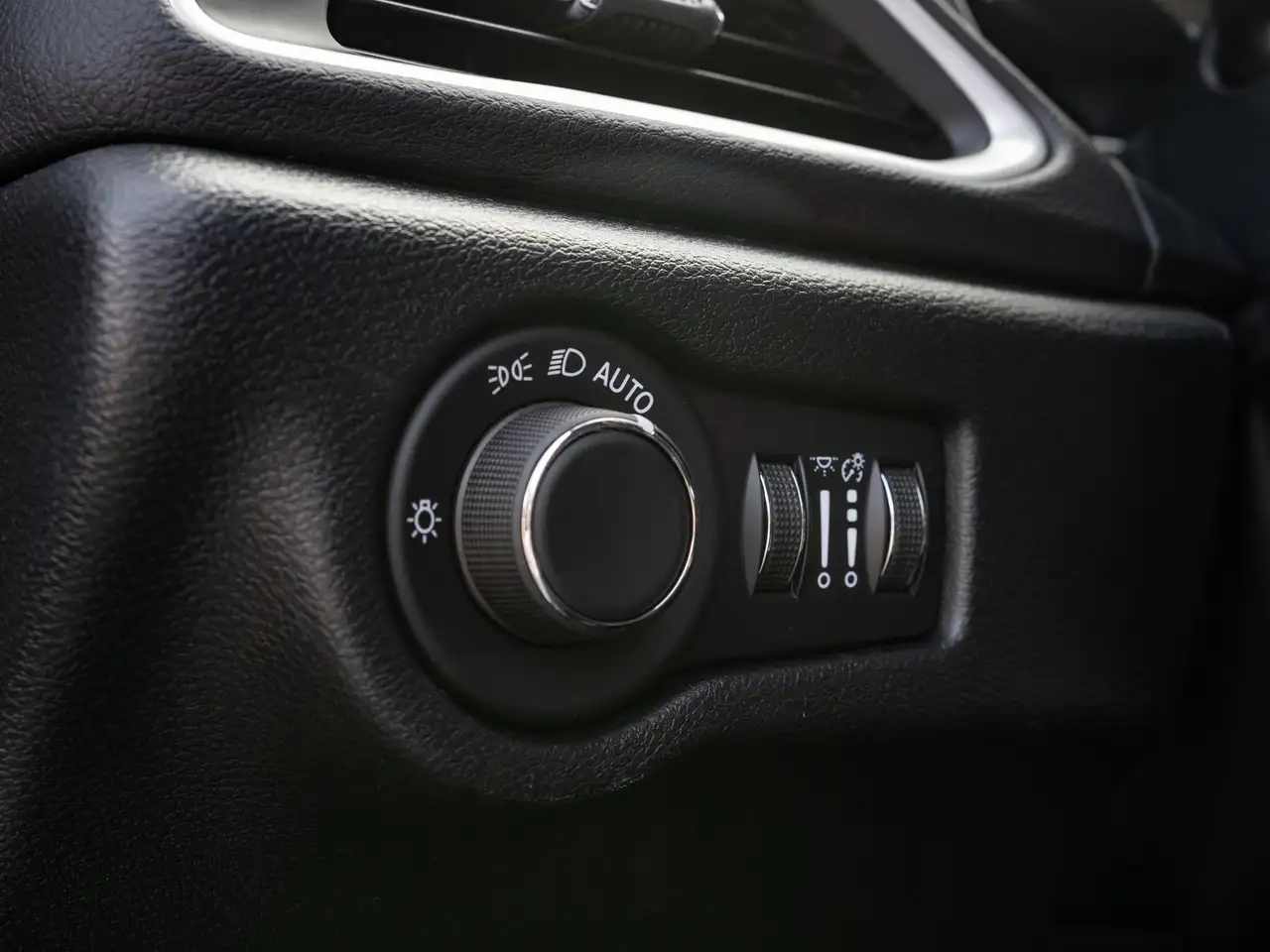 Chrysler Grand Caravan photo Chrysler Grand Caravan