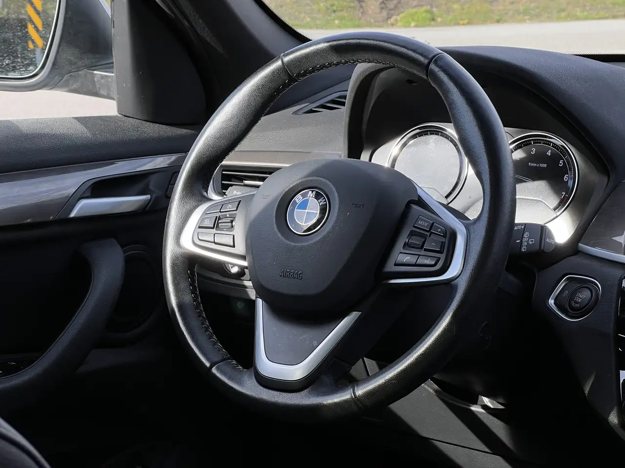 BMW X1 photo BMW X1