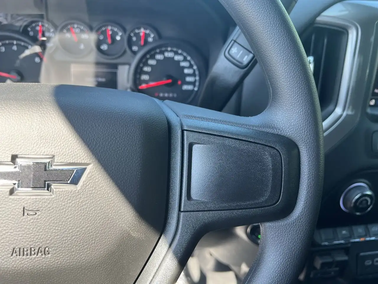 Chevrolet Silverado 1500 photo Chevrolet Silverado 1500