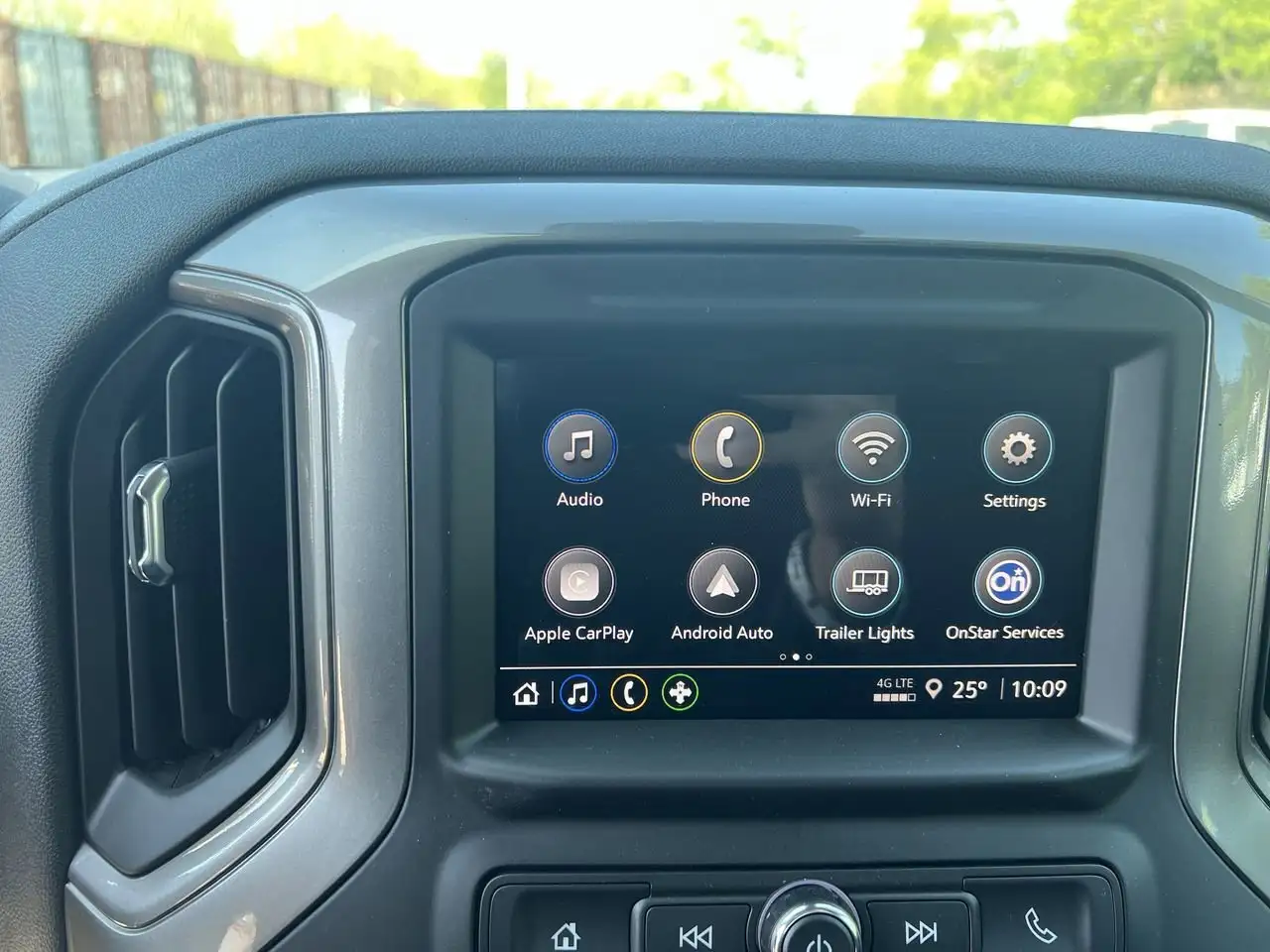 Chevrolet Silverado 1500 photo Chevrolet Silverado 1500