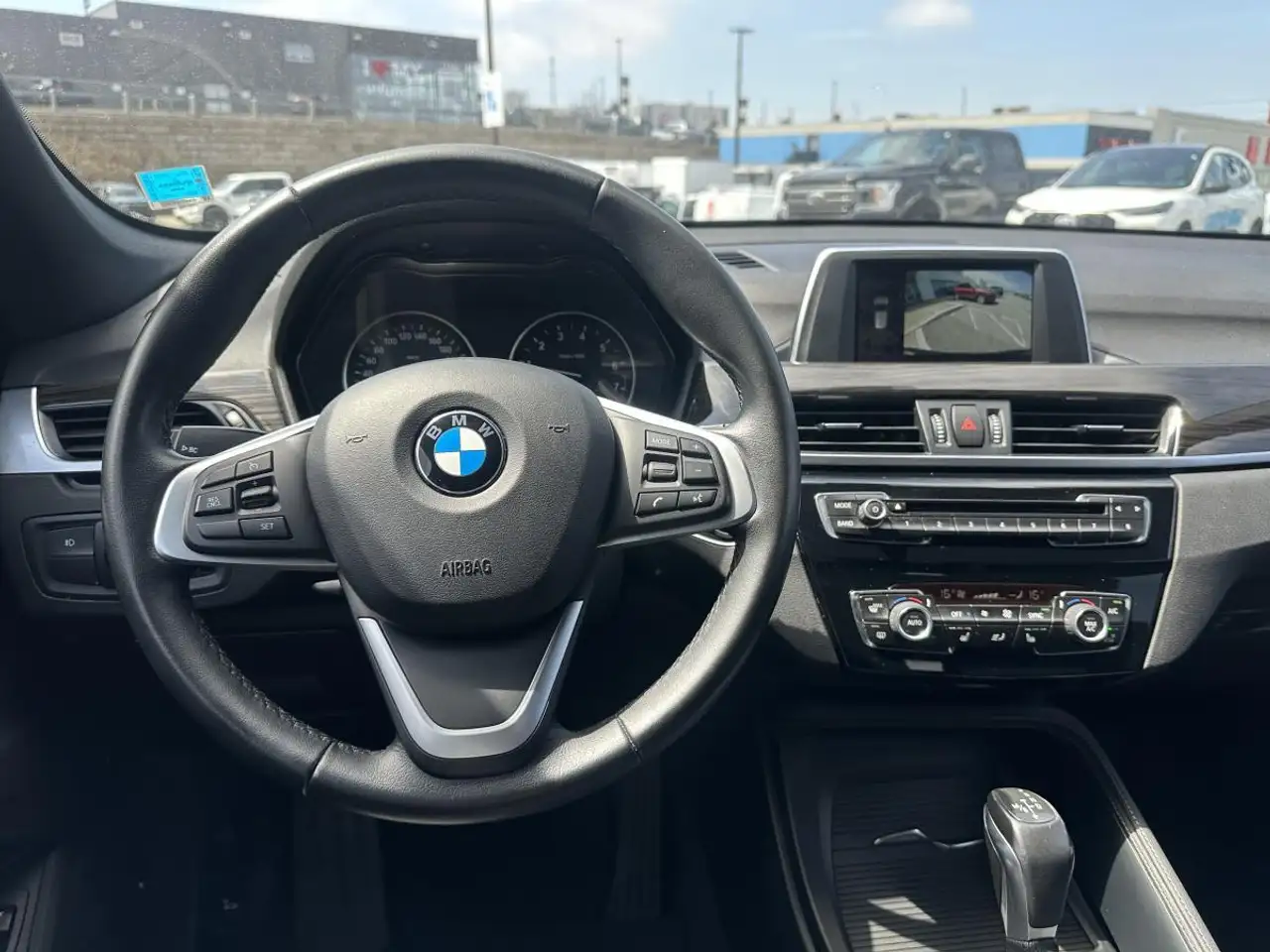BMW X1 снимка BMW X1