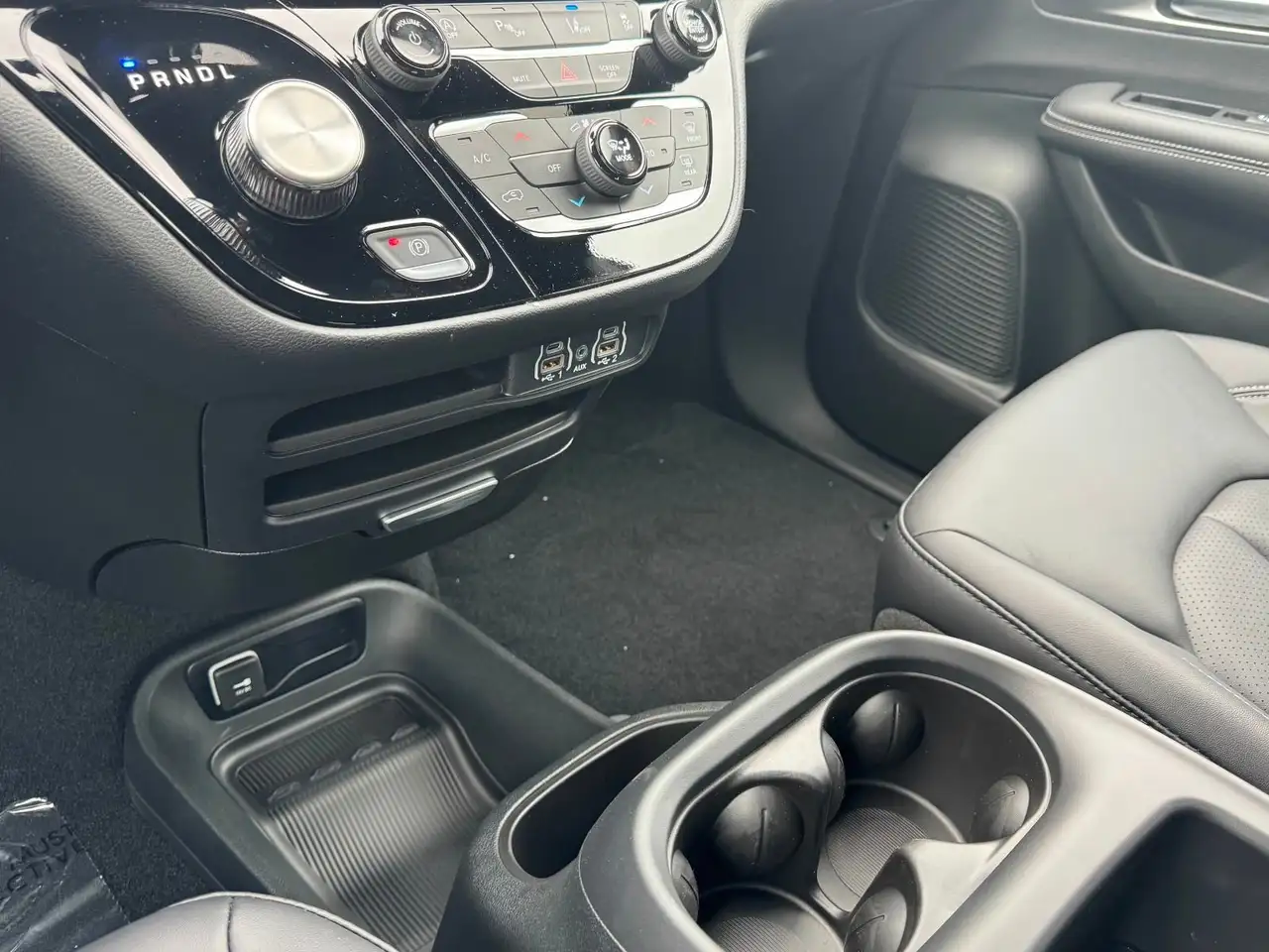 Chrysler Grand Caravan photo Chrysler Grand Caravan
