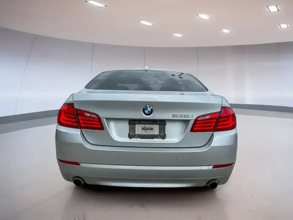 BMW 5 Series снимка BMW 5 Series