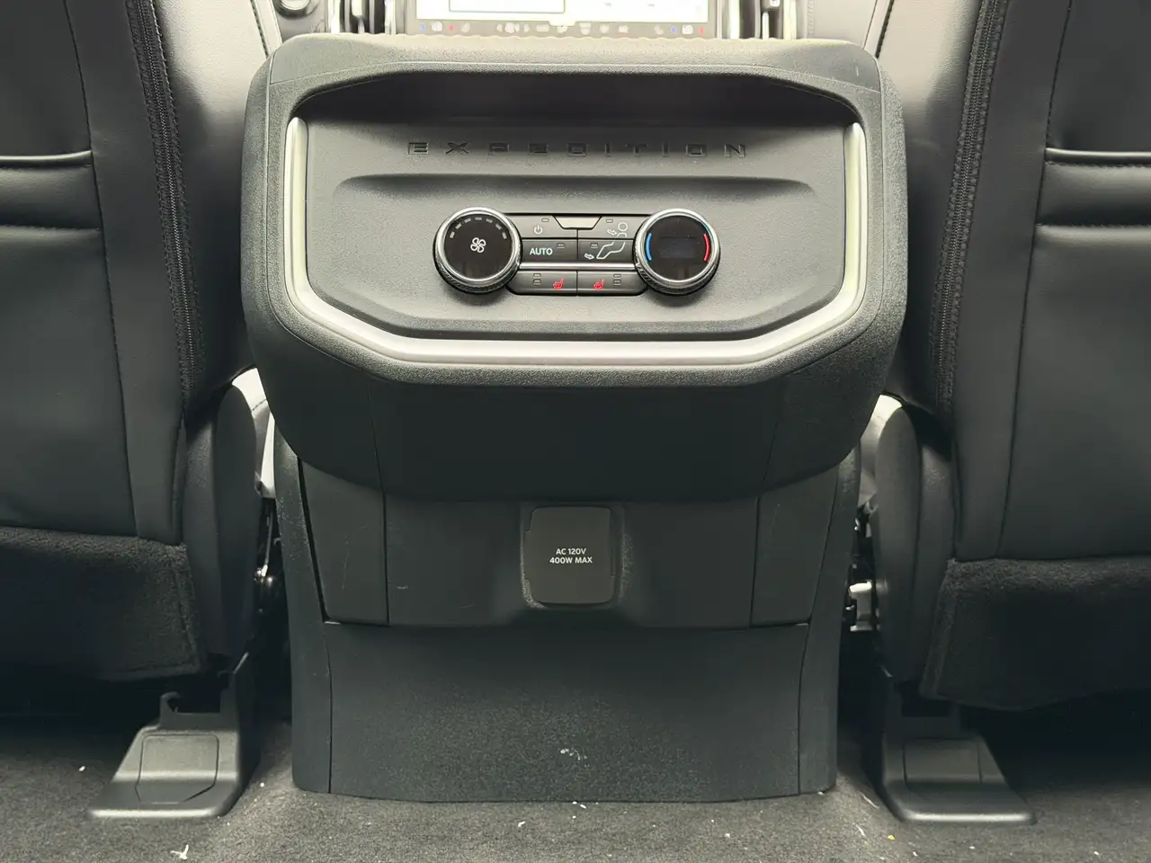 Ford Expedition снимка Ford Expedition