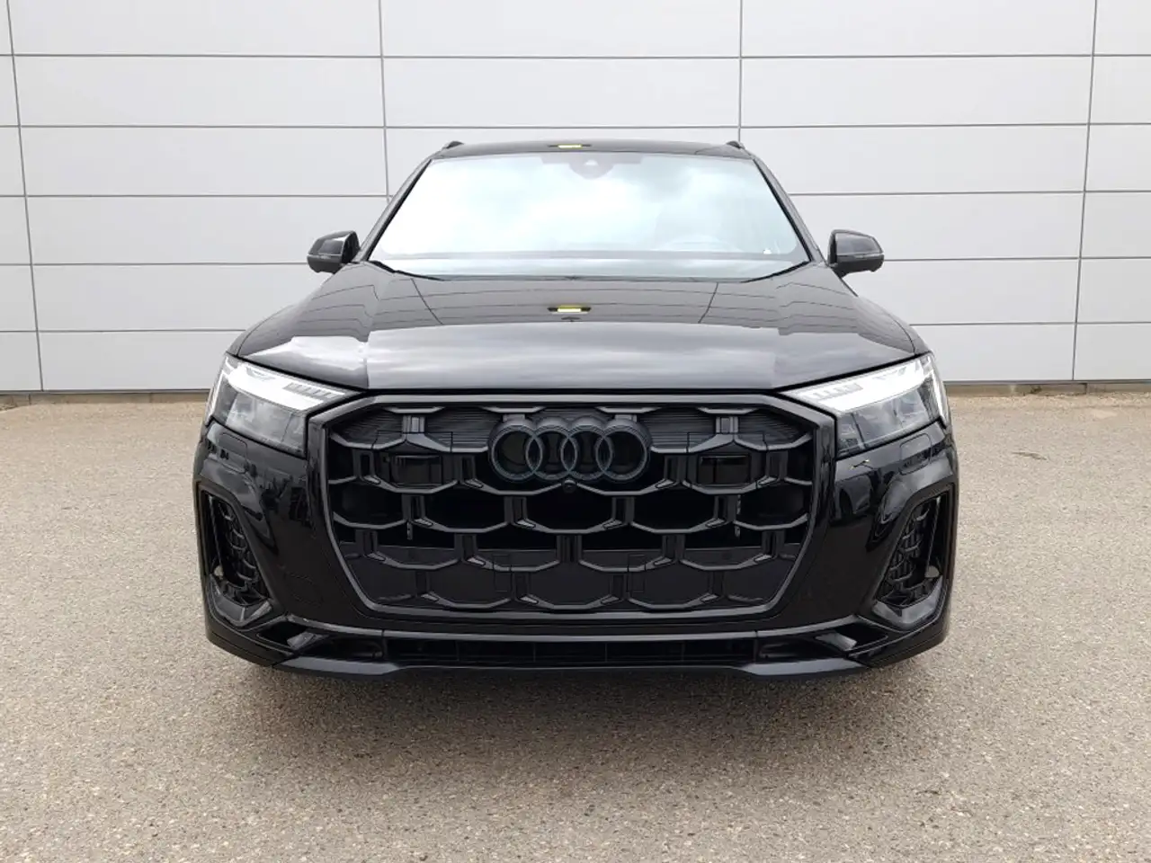 Audi SQ7 снимка Audi SQ7