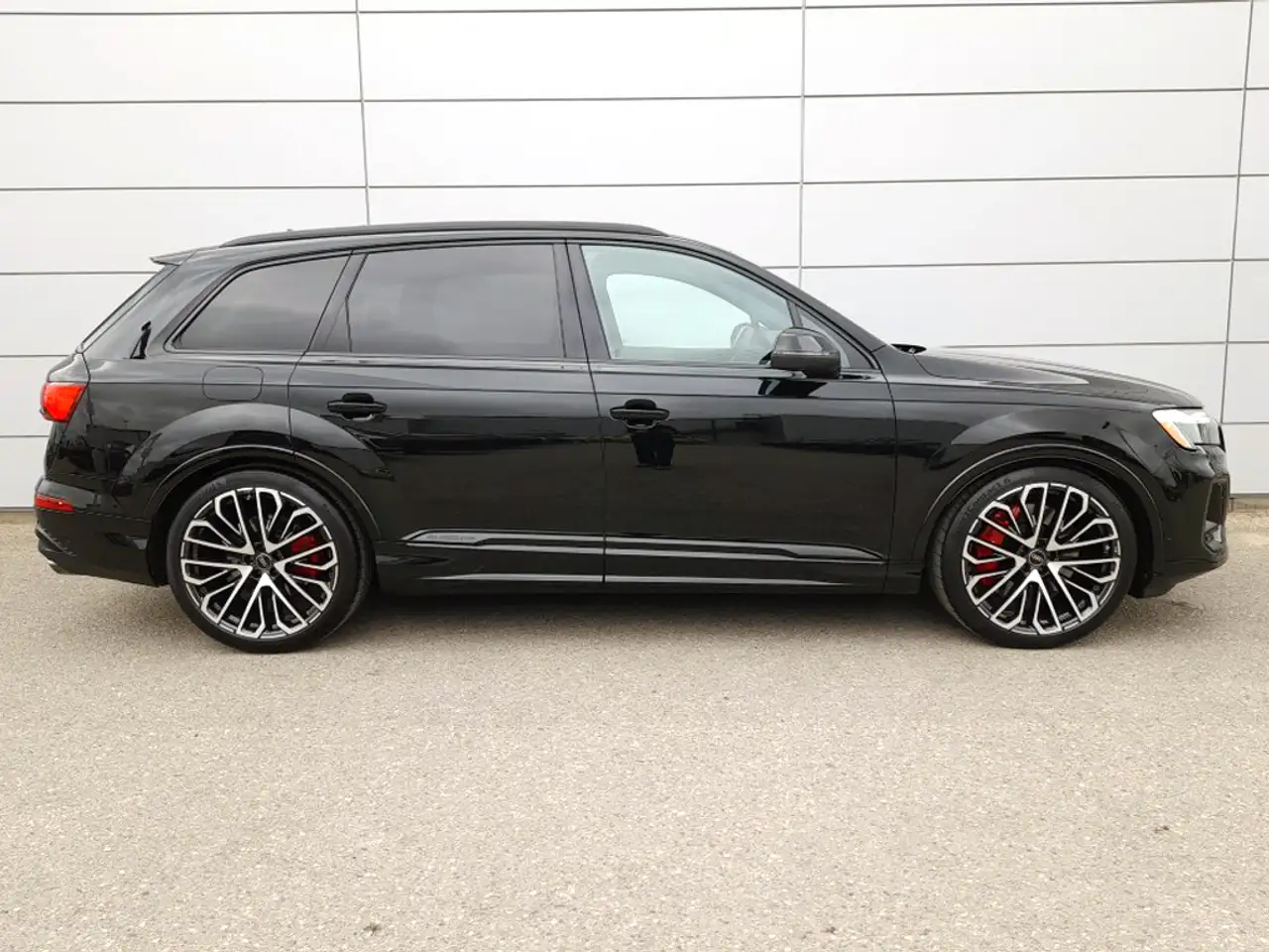 Audi SQ7 снимка Audi SQ7