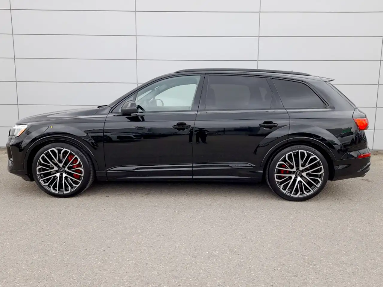 Audi SQ7 снимка Audi SQ7