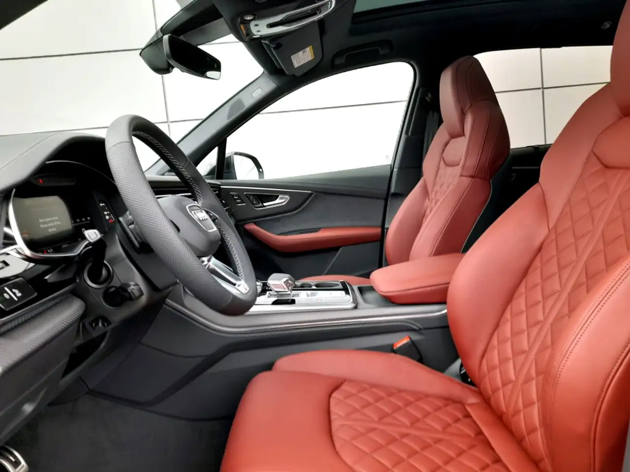 Audi SQ7 снимка Audi SQ7