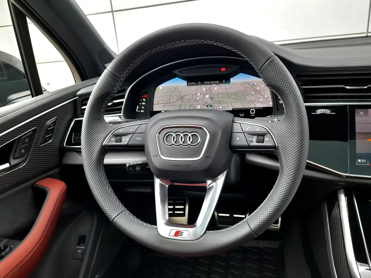Audi SQ7 снимка Audi SQ7