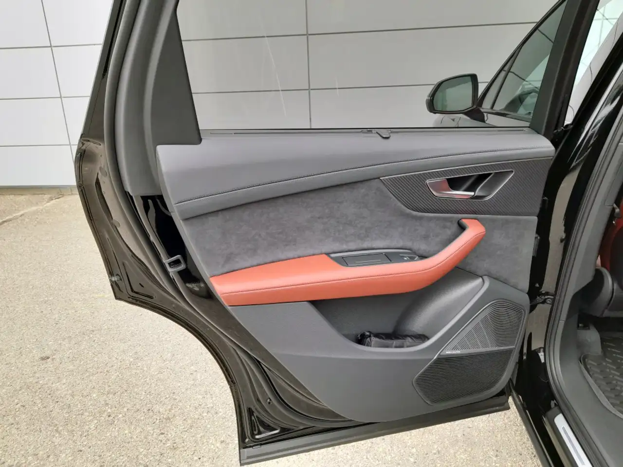 Audi SQ7 снимка Audi SQ7