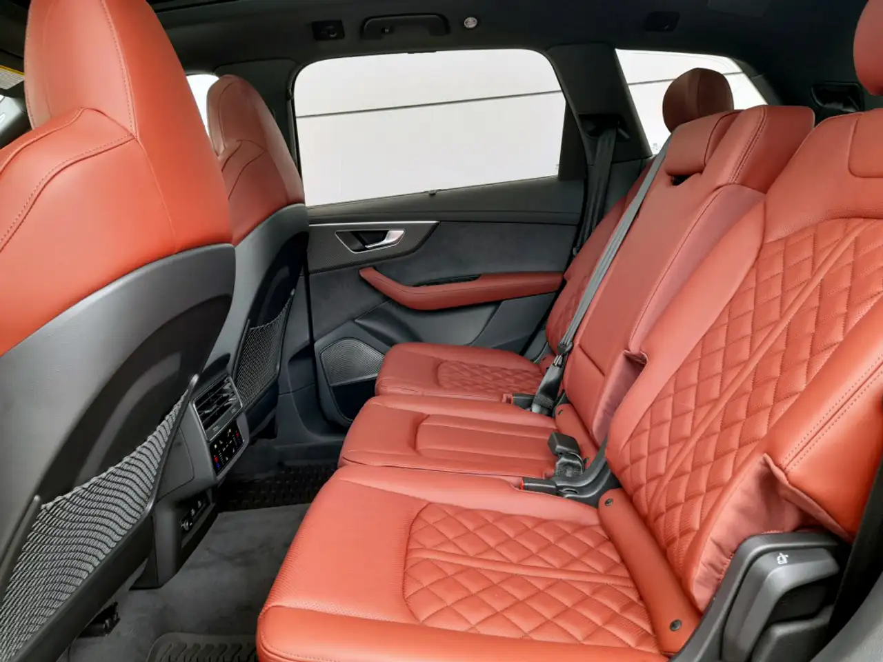 Audi SQ7 снимка Audi SQ7