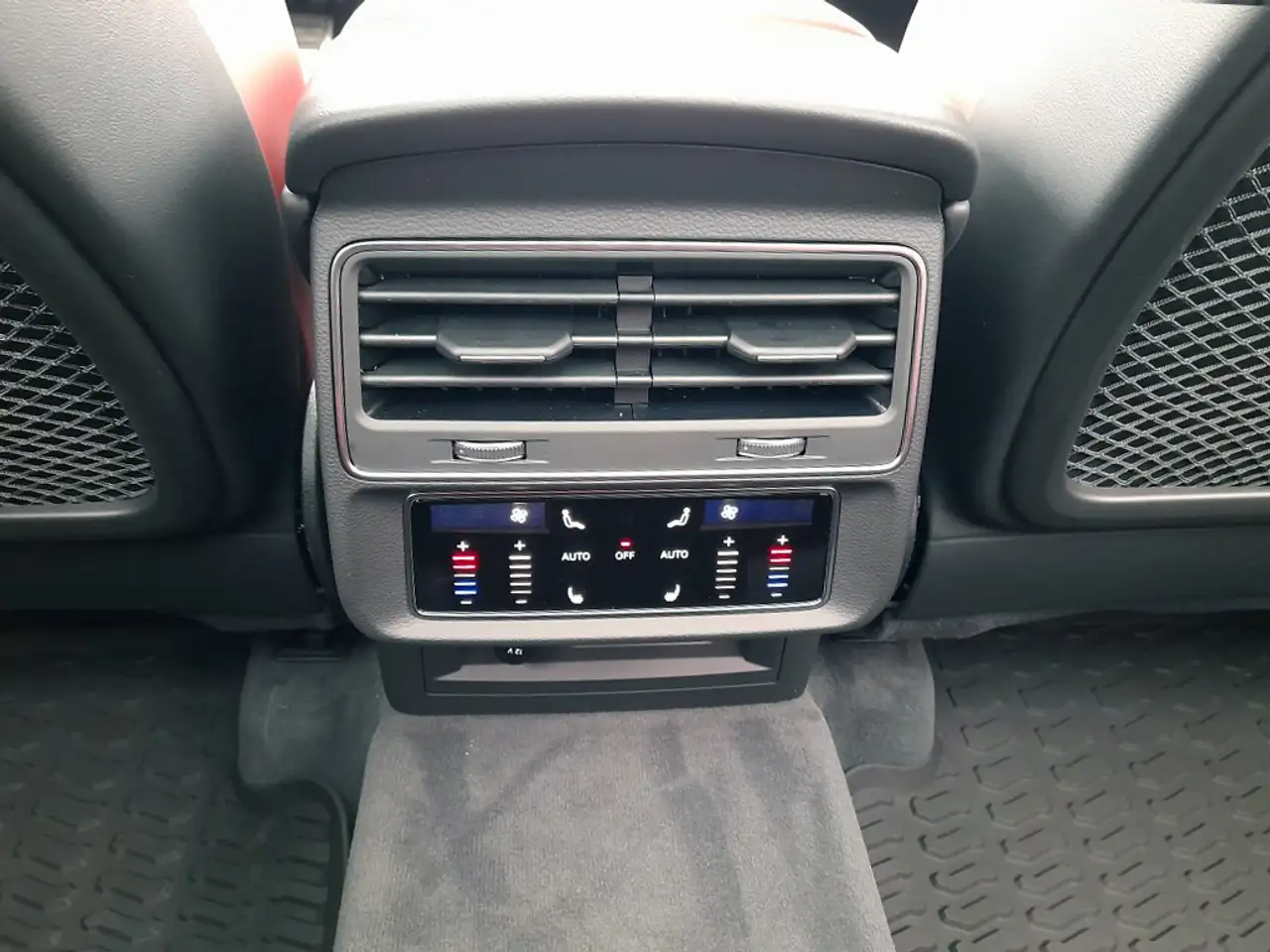 Audi SQ7 снимка Audi SQ7