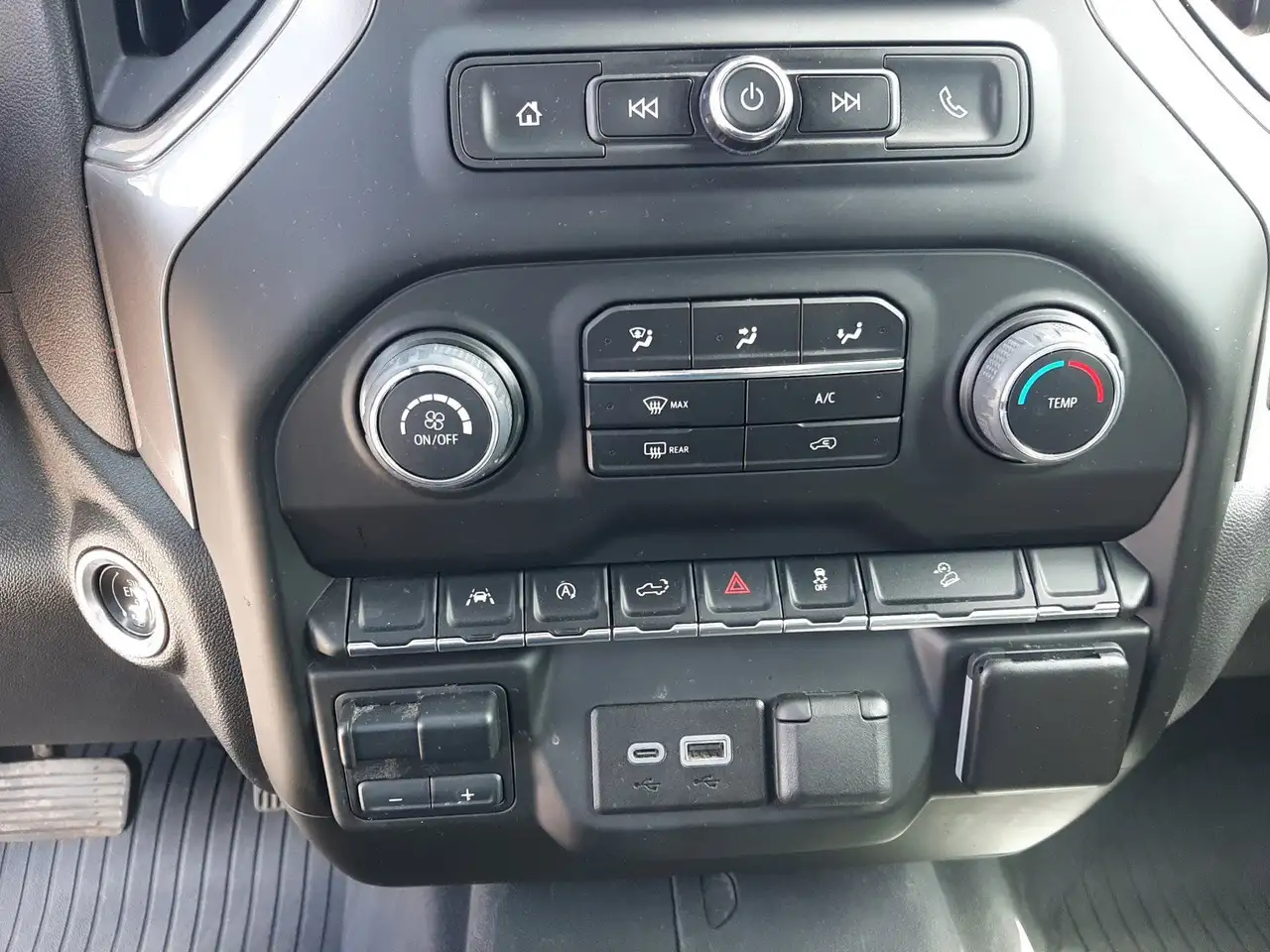 Chevrolet Silverado 1500 photo Chevrolet Silverado 1500