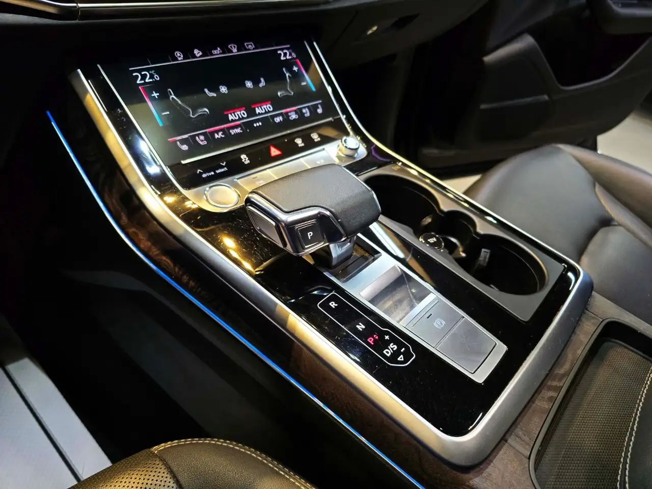 Audi Q8 photo Audi Q8