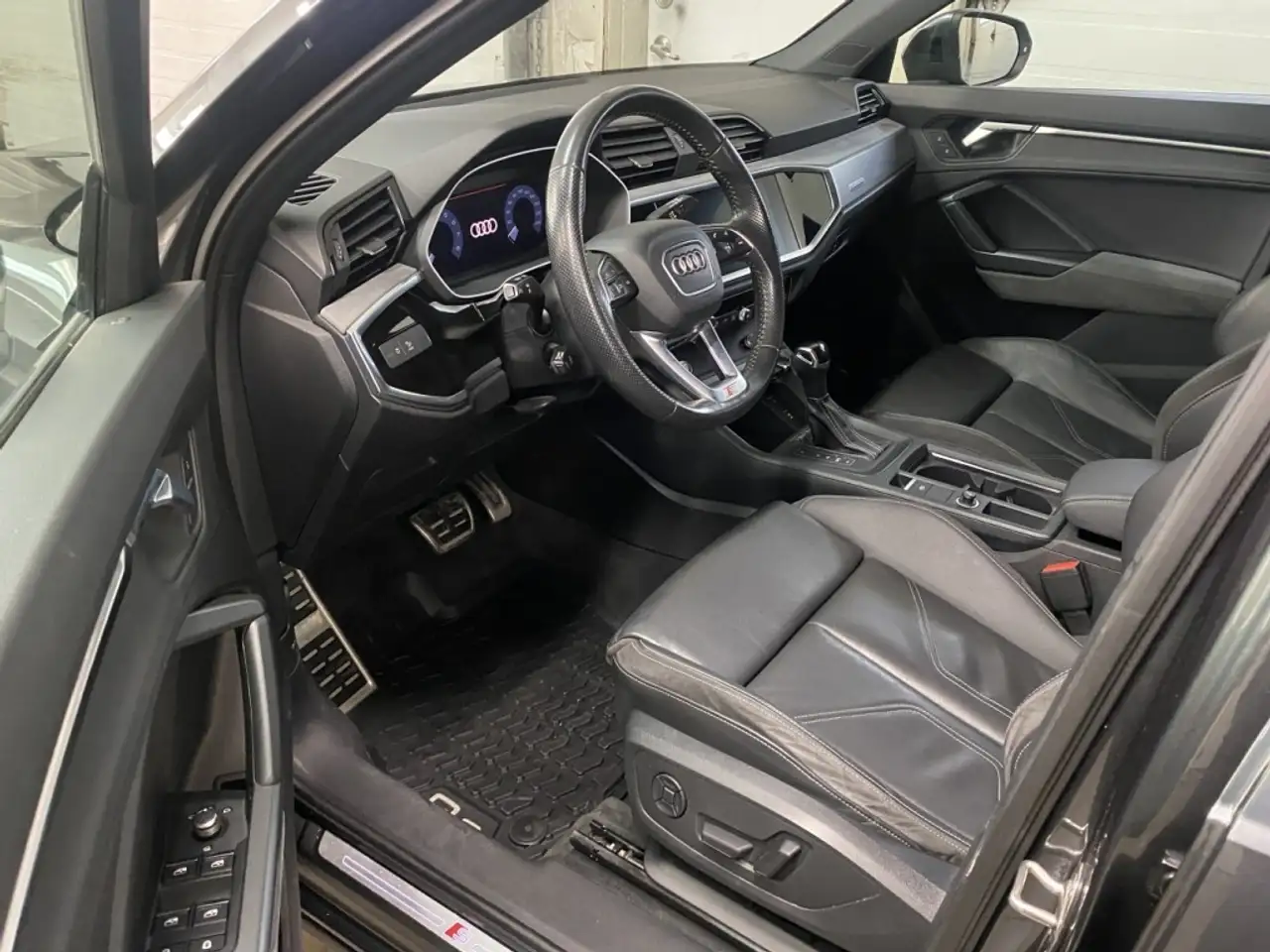 Audi Q3 снимка Audi Q3