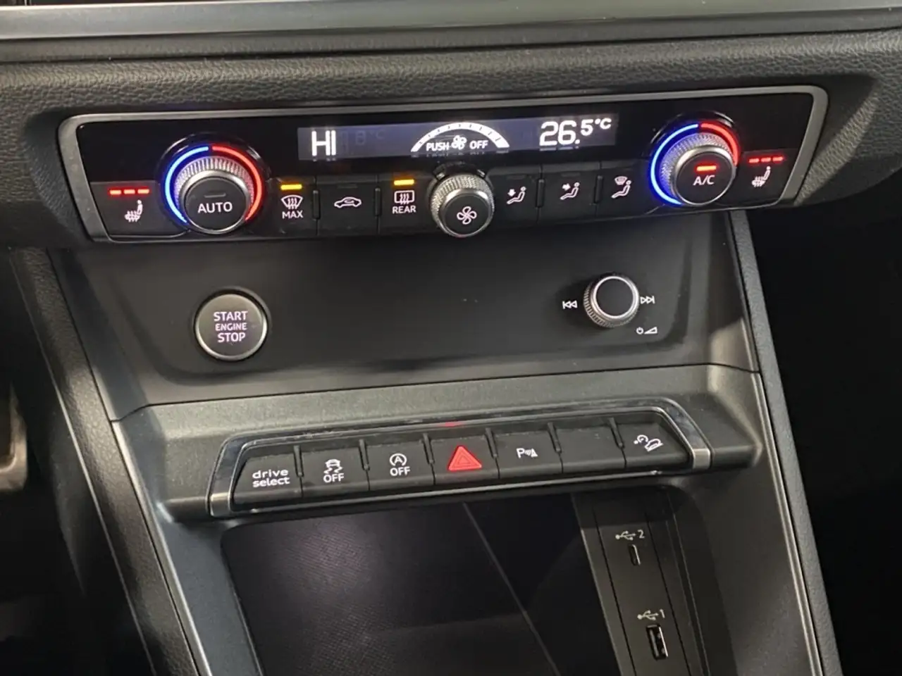 Audi Q3 снимка Audi Q3