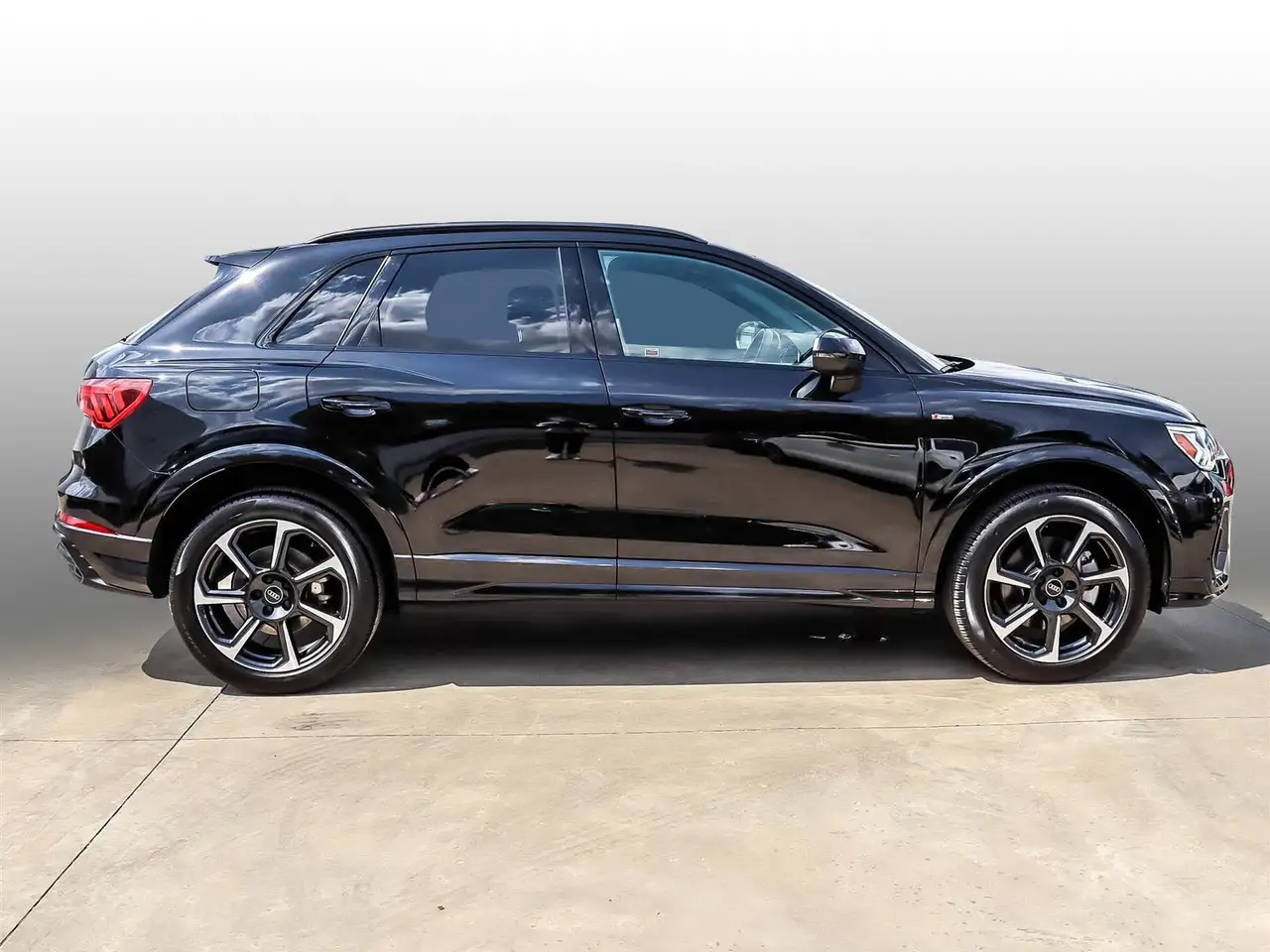 Audi Q3 photo Audi Q3