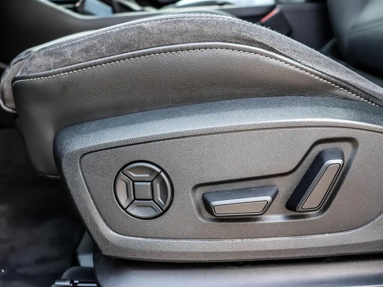 Audi Q3 photo Audi Q3