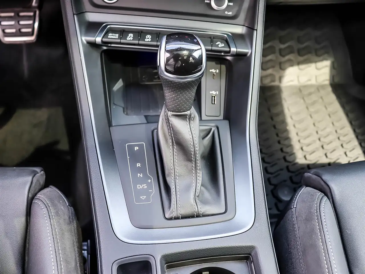 Audi Q3 photo Audi Q3