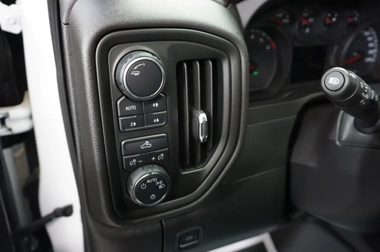 Chevrolet Silverado 1500 photo Chevrolet Silverado 1500