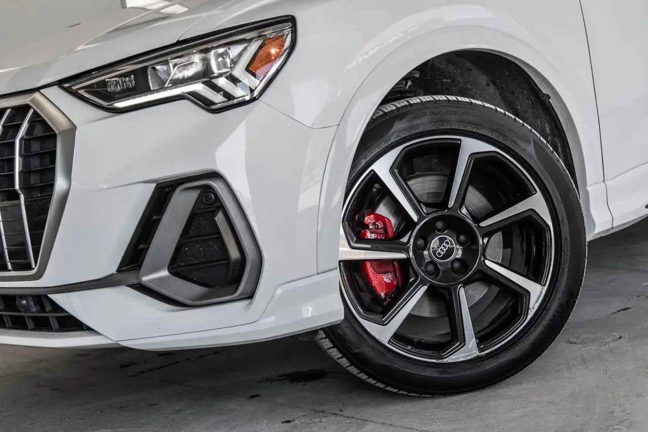 Audi Q3 снимка Audi Q3