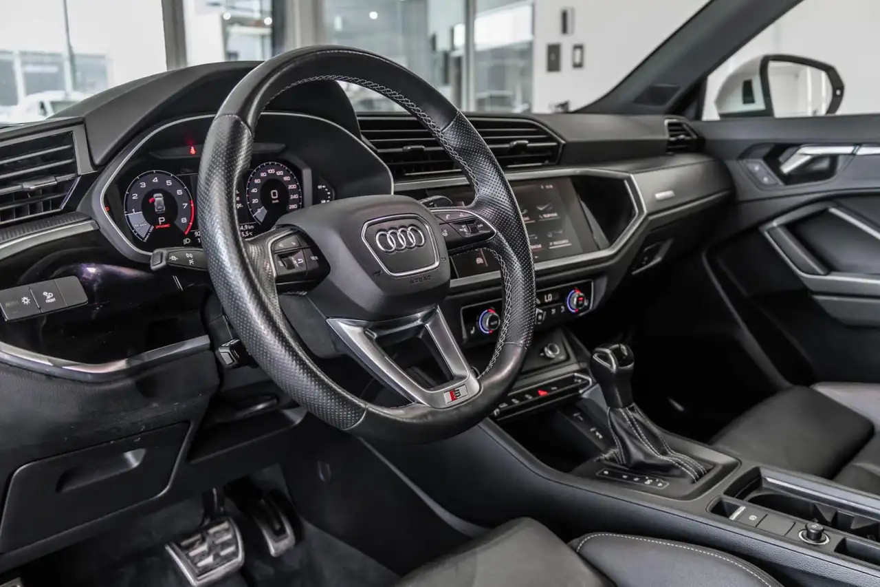 Audi Q3 снимка Audi Q3