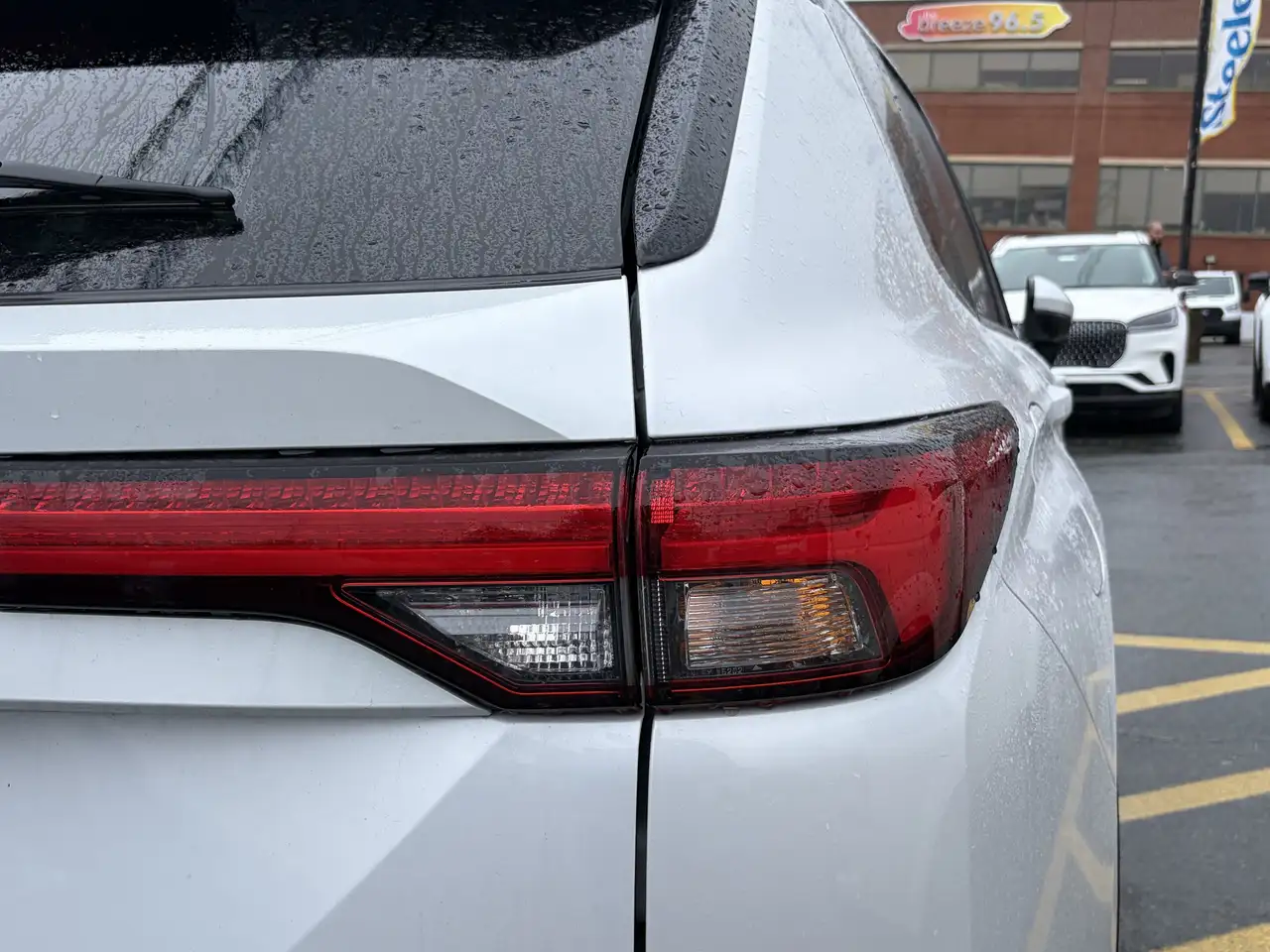 Mitsubishi Outlander снимка Mitsubishi Outlander