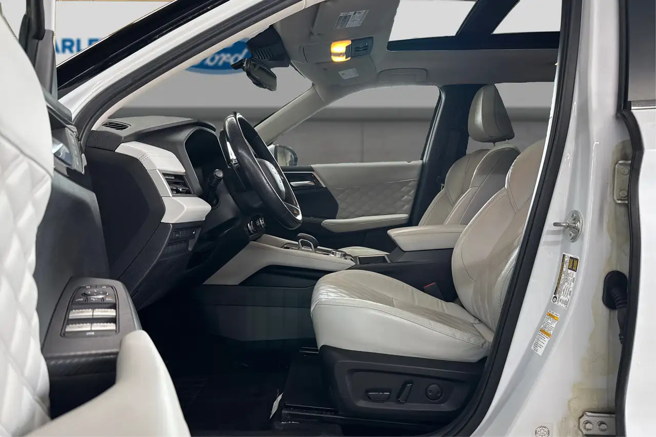 Mitsubishi Outlander снимка Mitsubishi Outlander