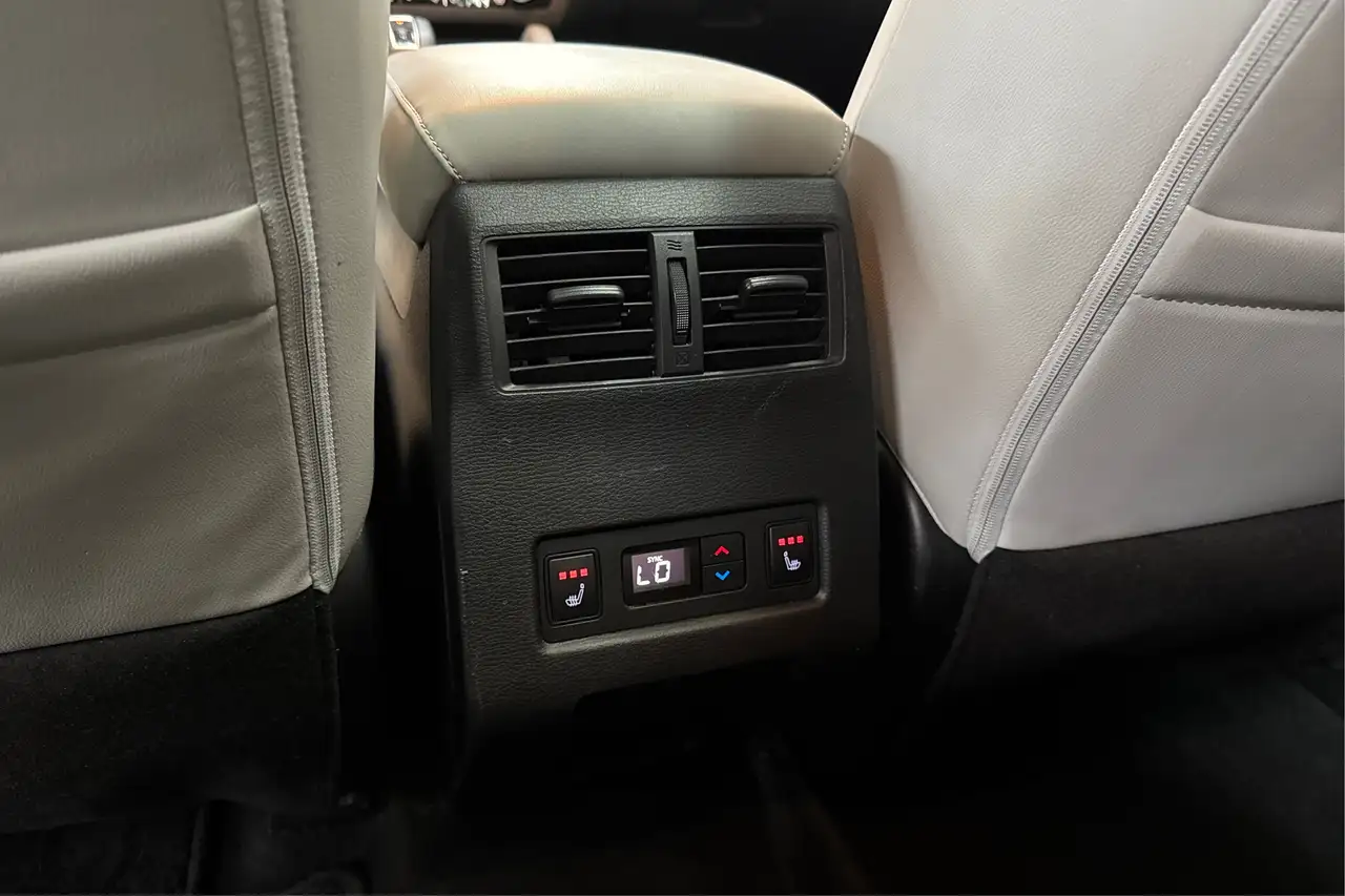 Mitsubishi Outlander снимка Mitsubishi Outlander