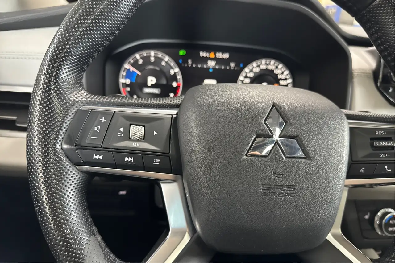 Mitsubishi Outlander снимка Mitsubishi Outlander