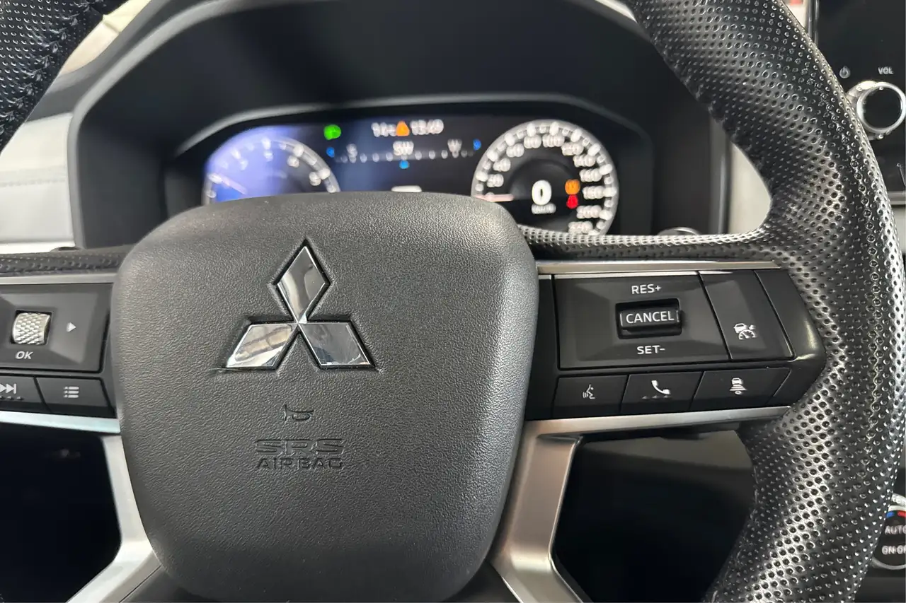 Mitsubishi Outlander снимка Mitsubishi Outlander