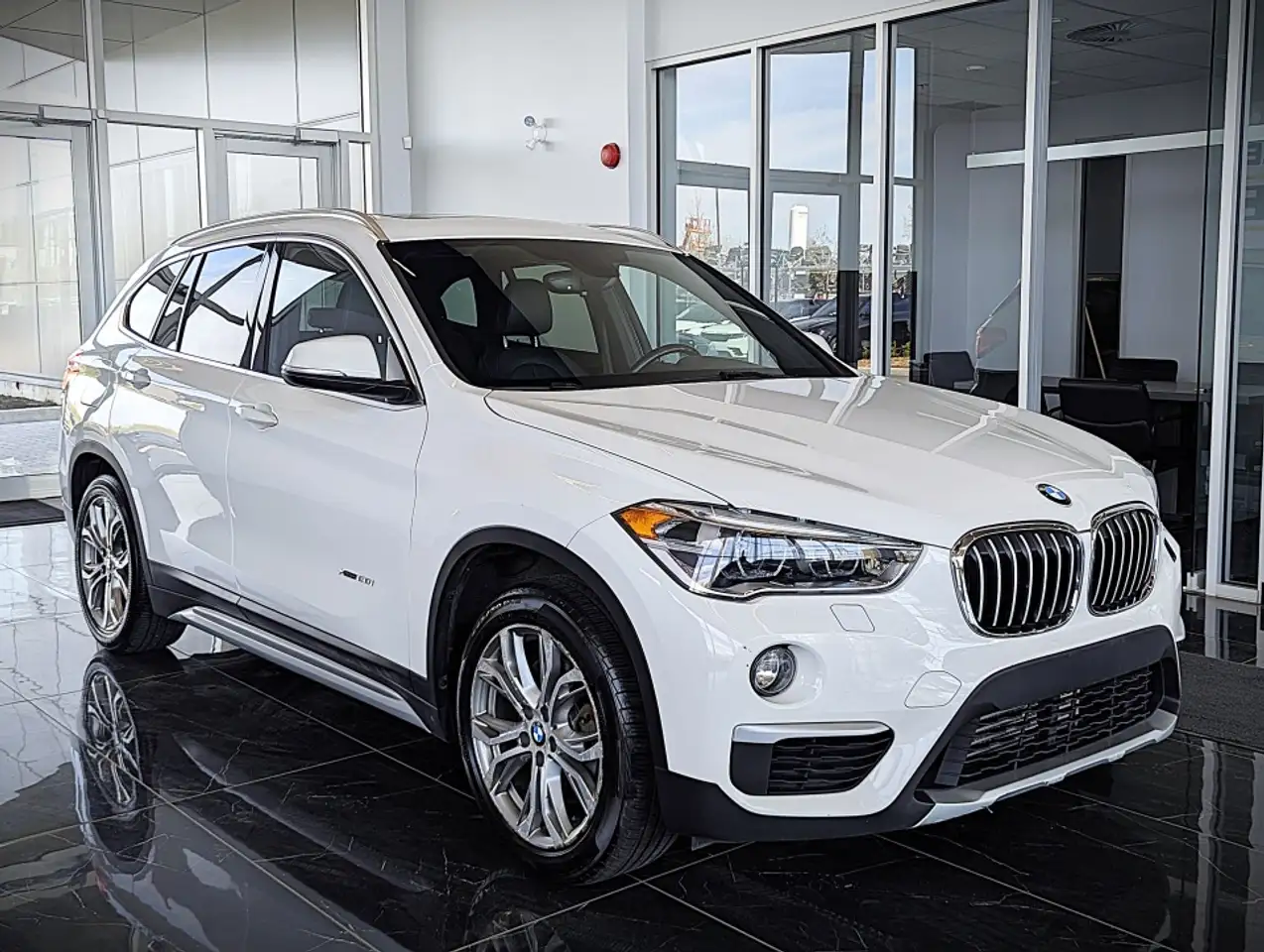 BMW X1 снимка BMW X1