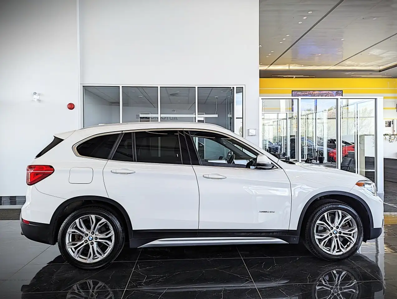 BMW X1 снимка BMW X1