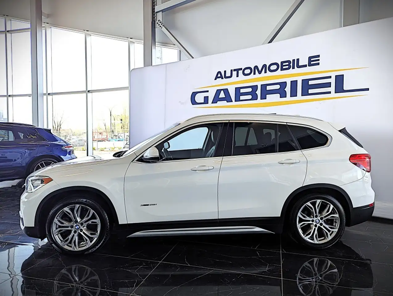BMW X1 снимка BMW X1