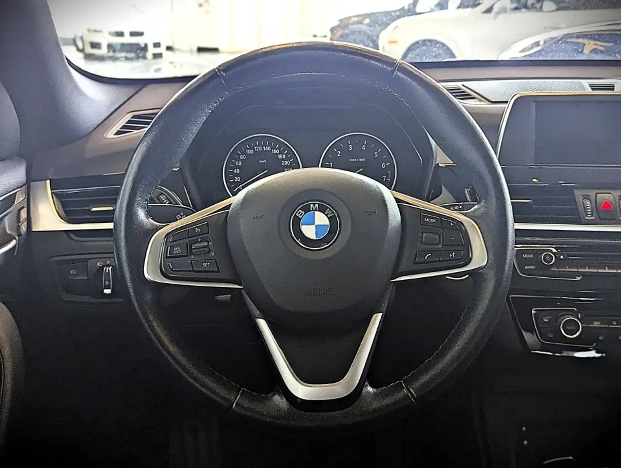 BMW X1 снимка BMW X1