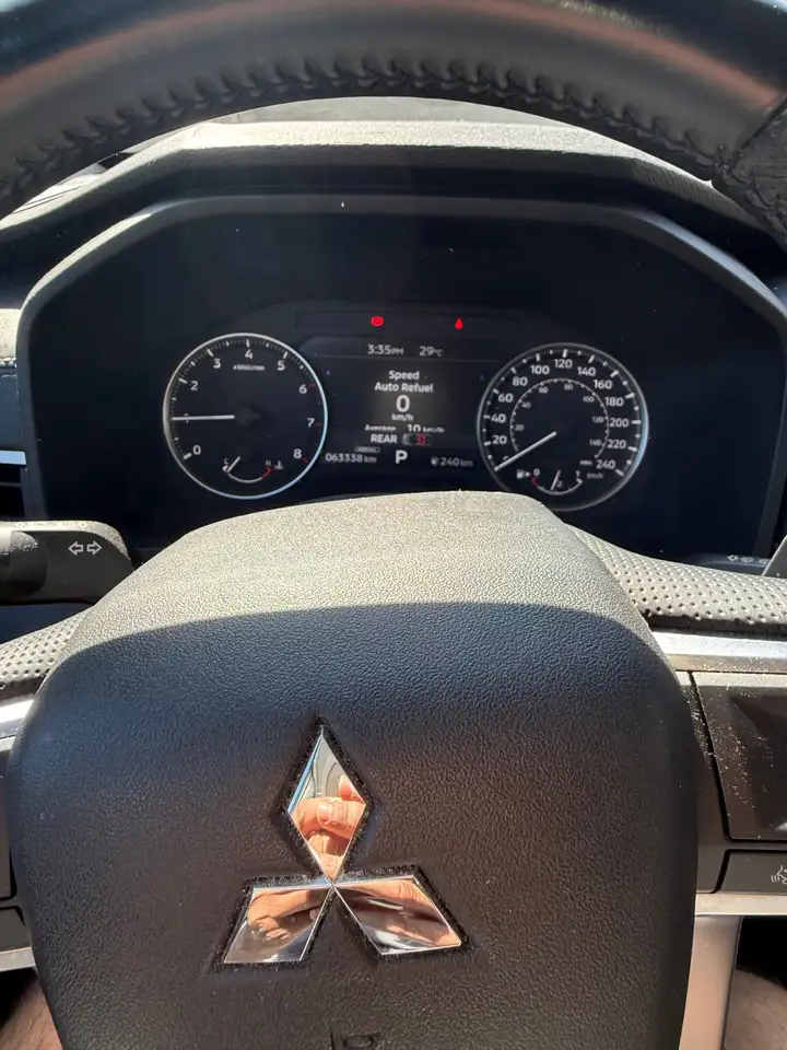 Mitsubishi Outlander снимка Mitsubishi Outlander