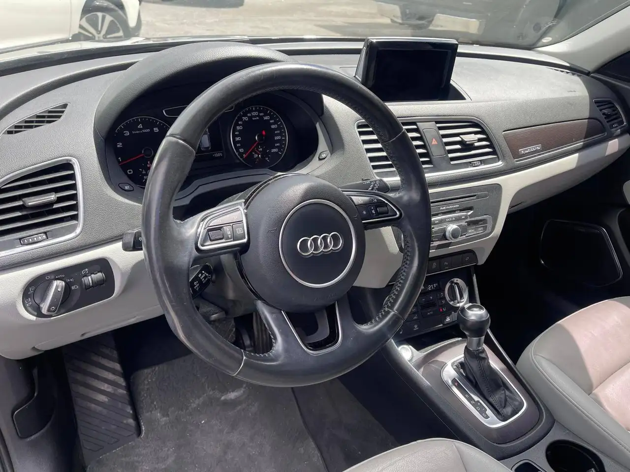 Audi Q3 photo Audi Q3