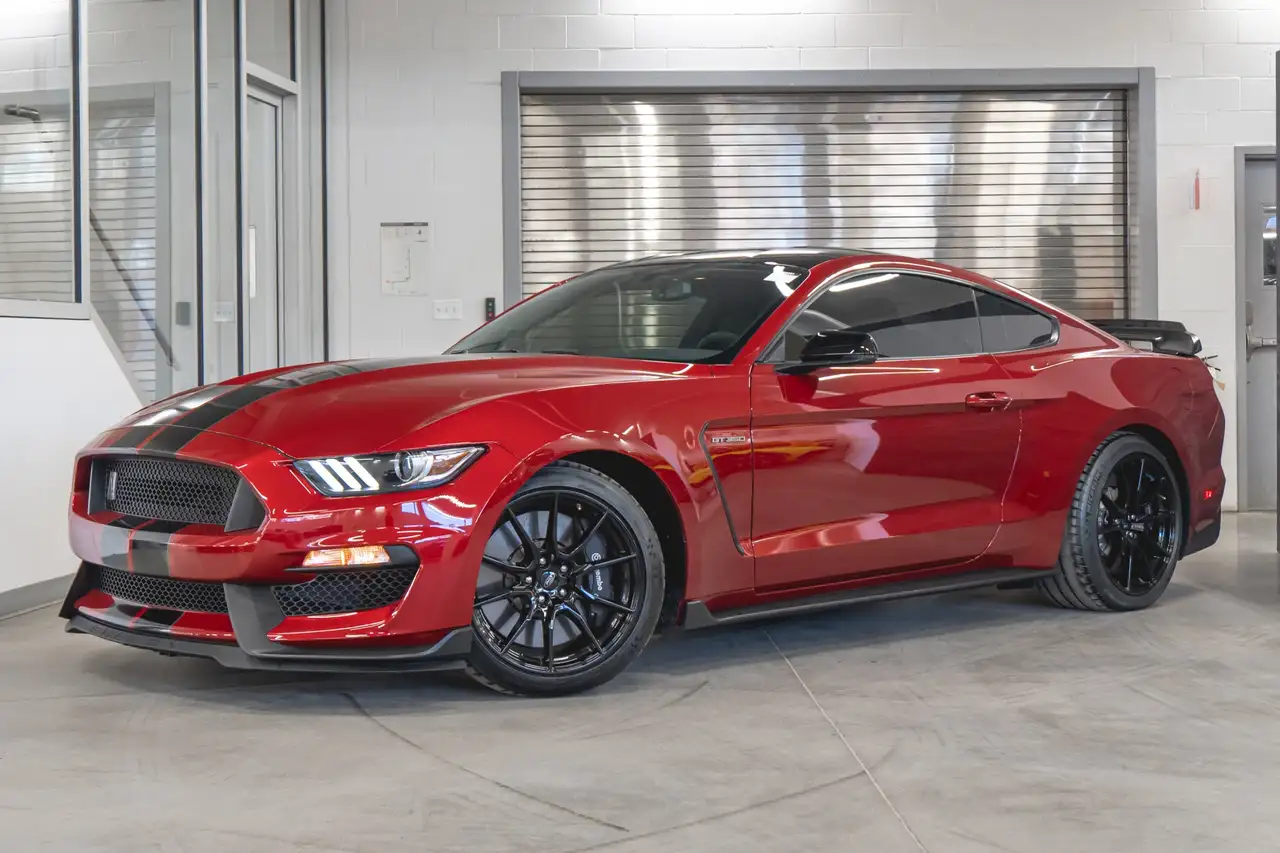 Ford Mustang photo Ford Mustang
