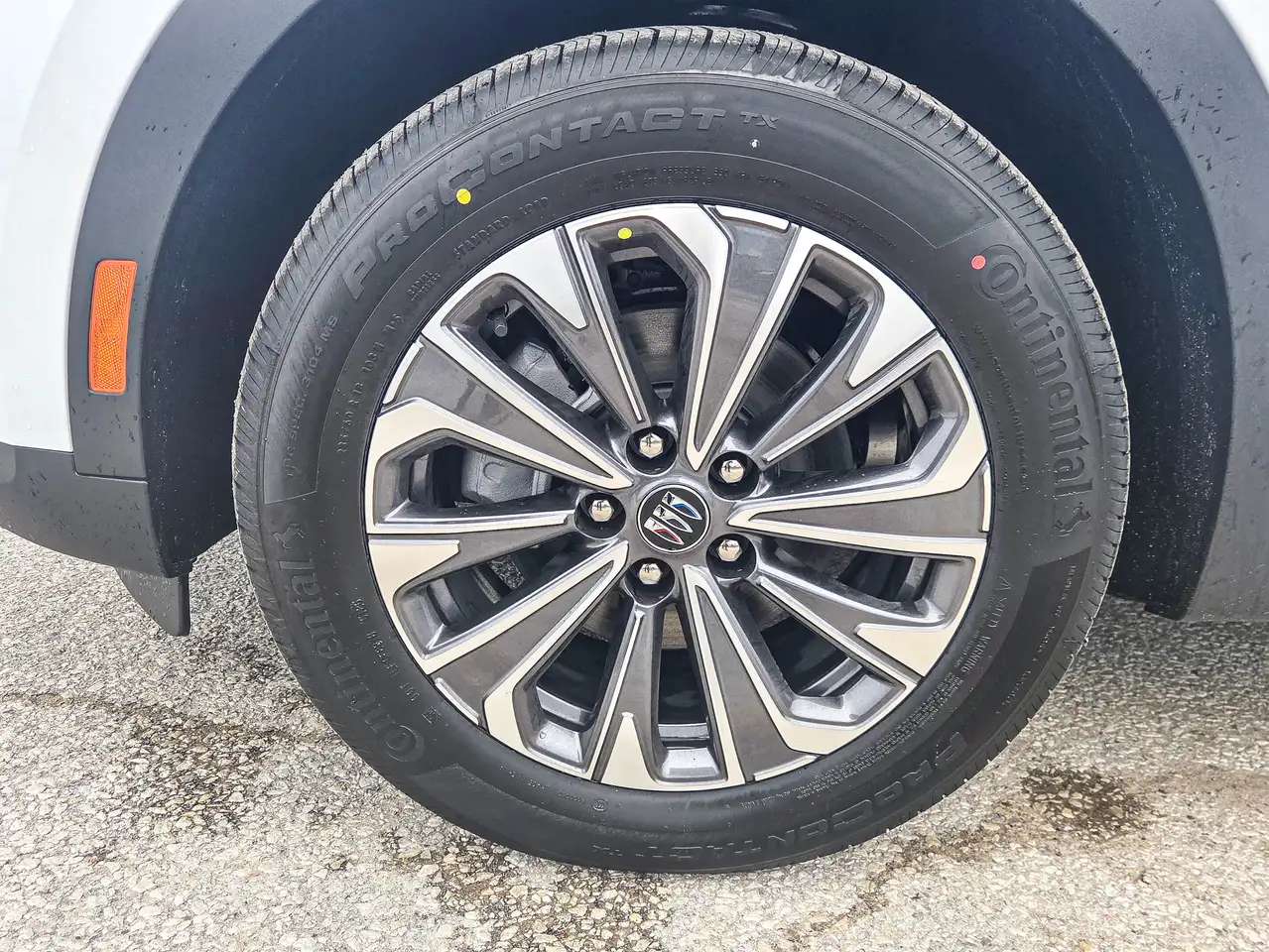 Buick Envision photo Buick Envision