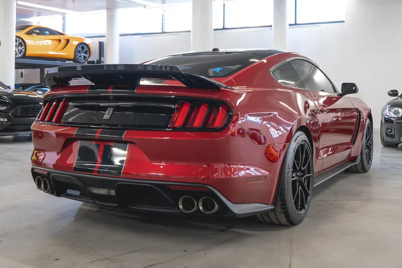 Ford Mustang photo Ford Mustang